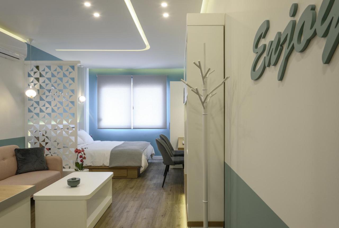 Τhe Half Root Suite In The Heart Of City Center Thessaloniki Exterior photo